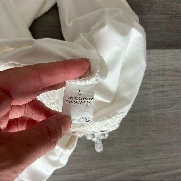 ⭐️ Halter Crop Top - Picture 4 of 7